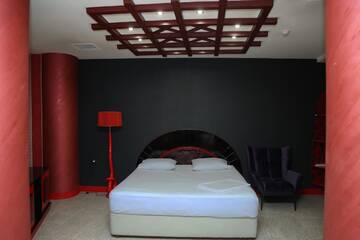 Фото номера Двухместный номер Делюкс с 1 кроватью и ванной Отель Venice Hotel Complex г. Ереван 6