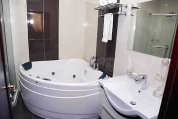 Фото номера Люкс с 2 спальнями Отель Venice Hotel Complex г. Ереван 6