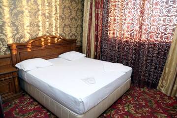 Фото номера Люкс с 2 спальнями Отель Venice Hotel Complex г. Ереван 2