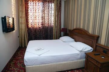 Фото номера Люкс с 2 спальнями Отель Venice Hotel Complex г. Ереван 3