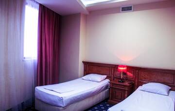 Фото номера Двухместный номер с 2 отдельными кроватями Отель Venice Hotel Complex г. Ереван 5