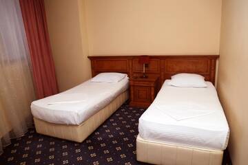 Фото номера Двухместный номер с 2 отдельными кроватями Отель Venice Hotel Complex г. Ереван 4