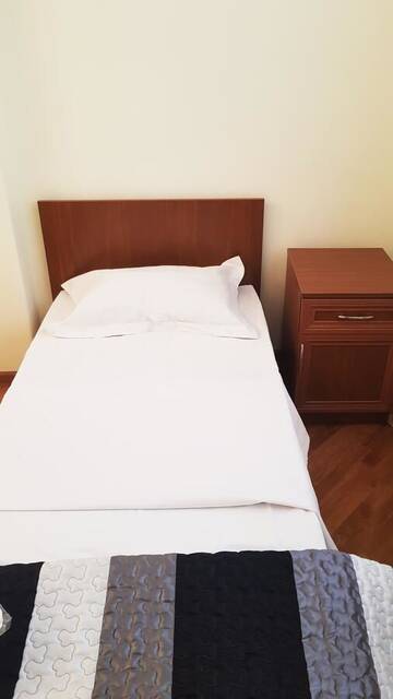 Фото номера Двухместный номер Делюкс с 2 отдельными кроватями Хостелы Friendship Hostel &amp; Tours г. Ереван 4