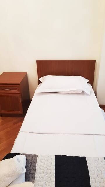 Фото номера Двухместный номер Делюкс с 2 отдельными кроватями Хостелы Friendship Hostel &amp; Tours г. Ереван 5