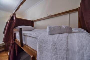 Фото номера Кровать в общем номере для женщин с 4 кроватями Хостелы Friendship Hostel &amp; Tours г. Ереван 6