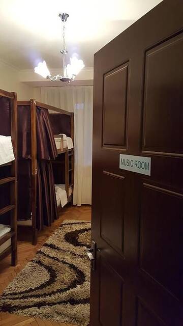 Фото номера Кровать в общем 6-местном номере для мужчин и женщин Хостелы Friendship Hostel &amp; Tours г. Ереван 4