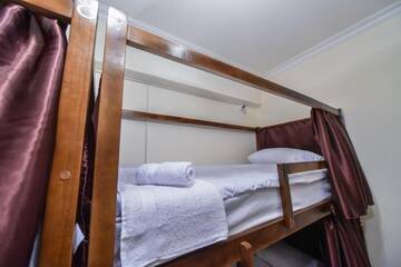 Фото номера Кровать в общем номере для женщин с 4 кроватями Хостелы Friendship Hostel &amp; Tours г. Ереван 7