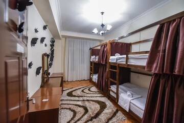 Фото номера Кровать в общем номере для женщин с 4 кроватями Хостелы Friendship Hostel &amp; Tours г. Ереван 8