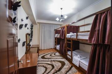 Фото номера Кровать в общем 6-местном номере для мужчин и женщин Хостелы Friendship Hostel &amp; Tours г. Ереван 2