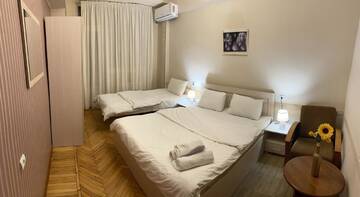 Фото номера Двухместный номер Делюкс с 1 кроватью Хостелы Friendship Hostel &amp; Tours г. Ереван 5