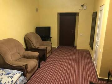 Фото номера Двухместный номер с 2 отдельными кроватями и душем Хостелы Best Hostel Republic Square г. Ереван 11