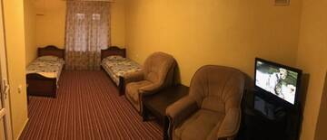 Фото номера Двухместный номер с 2 отдельными кроватями и душем Хостелы Best Hostel Republic Square г. Ереван 12