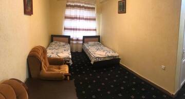 Фото номера Двухместный номер с 2 отдельными кроватями и душем Хостелы Best Hostel Republic Square г. Ереван 17