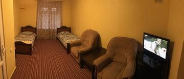 Фото номера Двухместный номер с 2 отдельными кроватями и душем Хостелы Best Hostel Republic Square г. Ереван 4