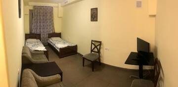 Фото номера Двухместный номер с 2 отдельными кроватями и душем Хостелы Best Hostel Republic Square г. Ереван 23