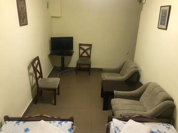 Фото номера Двухместный номер с 2 отдельными кроватями и душем Хостелы Best Hostel Republic Square г. Ереван 24
