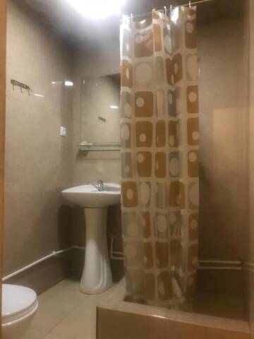 Фото номера Двухместный номер с 2 отдельными кроватями и душем Хостелы Best Hostel Republic Square г. Ереван 26