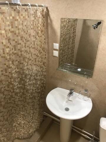Фото номера Двухместный номер с 1 кроватью Хостелы Best Hostel Republic Square г. Ереван 11