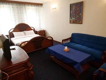 Фото номера Двухместный номер с 1 кроватью Отель No Problem Hotel at Glinka Street г. Ереван 2
