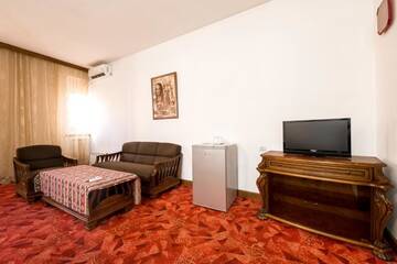 Фото номера Двухместный номер с 1 кроватью Отель No Problem Hotel at Glinka Street г. Ереван 9