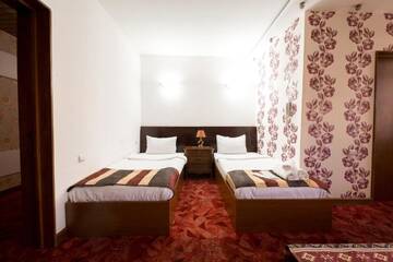 Фото номера Стандартный двухместный номер с 2 отдельными кроватями Отель No Problem Hotel at Glinka Street г. Ереван 3