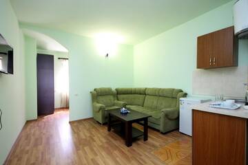 Фото номера Классический четырехместный номер Апарт-отели Aurora Hotel г. Ереван 7
