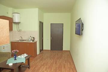 Фото номера Классический четырехместный номер Апарт-отели Aurora Hotel г. Ереван 8
