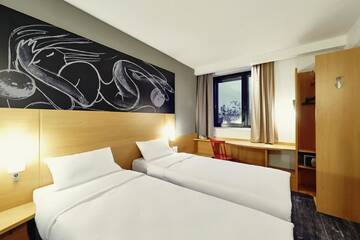 Фото номера Стандартный двухместный номер с 2 отдельными кроватями Отель ibis Yerevan Center г. Ереван 3