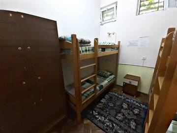 Фото номера Кровать в общем номере для женщин с 4 кроватями Хостелы Shamrock Republic Square Hostel and Tours г. Ереван 3