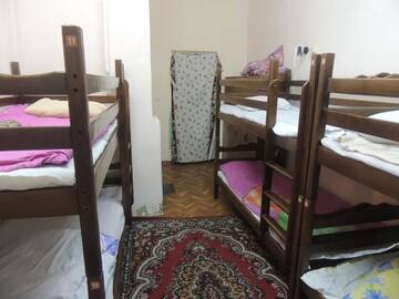 Фото номера Односпальная кровать в общем номере с 10 кроватями Хостелы Shamrock Republic Square Hostel and Tours г. Ереван 4