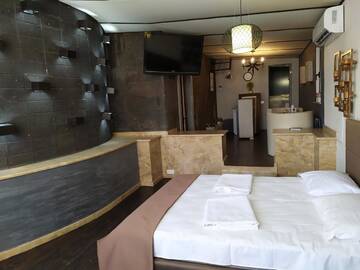 Фото номера Двухместный номер Делюкс с 1 кроватью Отель Hotel Tigran Mets Yerevan г. Ереван 9