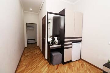 Фото номера Роскошный трехместный номер Отель Hotel Tigran Mets Yerevan г. Ереван 16