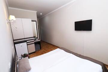 Фото номера Двухместный номер с 1 кроватью или 2 отдельными кроватями Отель Hotel Tigran Mets Yerevan г. Ереван 3