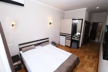 Фото номера Двухместный номер с 1 кроватью или 2 отдельными кроватями Отель Hotel Tigran Mets Yerevan г. Ереван 6