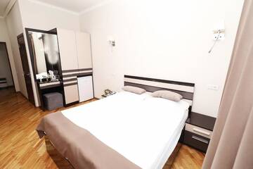 Фото номера Роскошный трехместный номер Отель Hotel Tigran Mets Yerevan г. Ереван 33