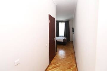 Фото номера Роскошный трехместный номер Отель Hotel Tigran Mets Yerevan г. Ереван 34