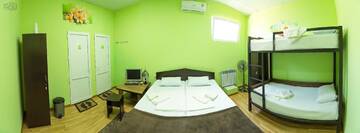 Фото номера Cемейный номер с собственной ванной комнатой Хостелы Domino Yerevan Hostel and Tours г. Ереван 2
