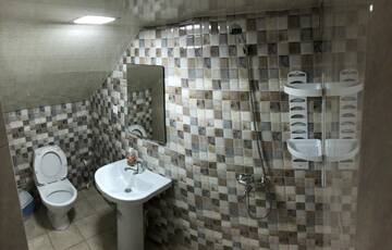 Фото номера Двухместный номер с 1 кроватью и собственной ванной комнатой Хостелы Domino Yerevan Hostel and Tours г. Ереван 7