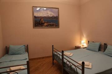 Фото номера Бюджетный семейный номер Хостелы Bridge House Yerevan Armenia г. Ереван 3