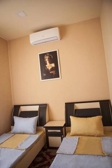 Фото номера Стандартный двухместный номер с 2 отдельными кроватями Отель Apart Hotel Armenia г. Ереван 2
