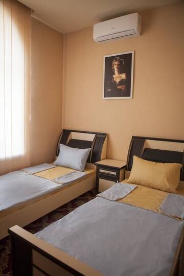 Фото номера Стандартный двухместный номер с 2 отдельными кроватями Отель Apart Hotel Armenia г. Ереван 3