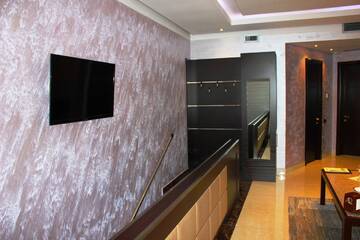 Фото номера Двухместный номер с 2 двуспальными кроватями Отель Avan Plaza Hotel г. Ереван 4