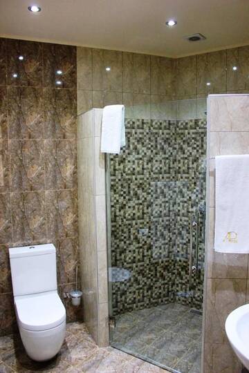 Фото номера Двухместный номер с 2 двуспальными кроватями Отель Avan Plaza Hotel г. Ереван 5
