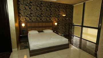 Фото номера Люкс с сауной Отель Avan Plaza Hotel г. Ереван 4