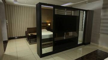 Фото номера Двухместный номер Делюкс с 1 кроватью Отель Avan Plaza Hotel г. Ереван 4