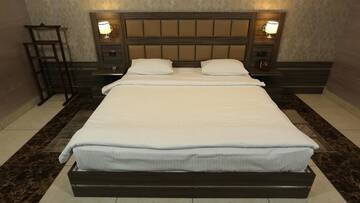 Фото номера Двухместный номер Делюкс с 1 кроватью Отель Avan Plaza Hotel г. Ереван 9