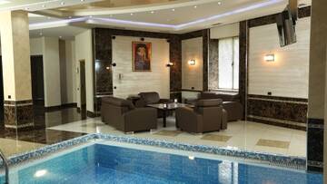 Фото номера Люкс с сауной Отель Avan Plaza Hotel г. Ереван 16