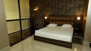 Фото номера Люкс с сауной Отель Avan Plaza Hotel г. Ереван 3
