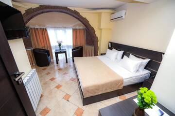 Фото номера Стандартный двухместный номер с 1 кроватью Отель Skyline Hotel Yerevan г. Ереван 8