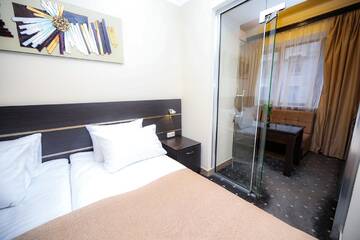 Фото номера Улучшенный люкс Отель Skyline Hotel Yerevan г. Ереван 7